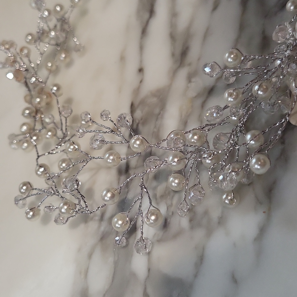 Boutique Crystal & Pearl Bridal Vine Hair Piece Jewelry Accessory 🤍 - Picture 3 of 6